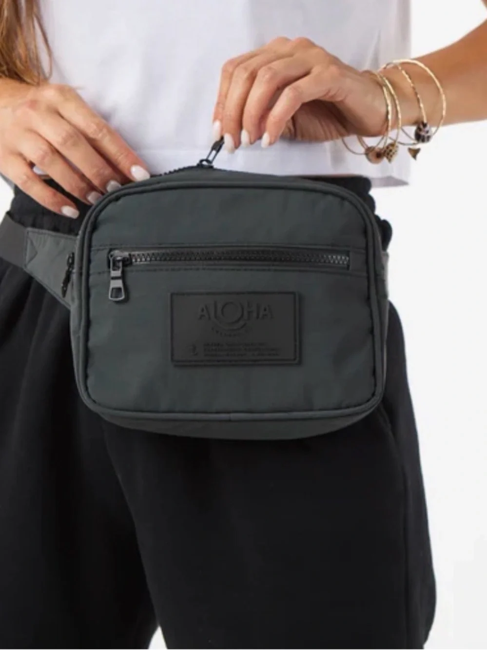 NEW Aloha Collection Keep It Light Hip Pack - Picture 2 of 8